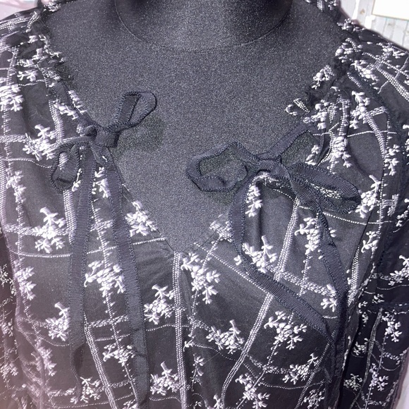 Cinq à Sept Romy Wildflower Print Double Tie Neck Blouse white black bows Size L - Picture 9 of 9